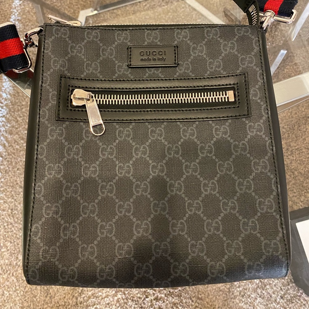 Gucci gg supreme messenger bag black
